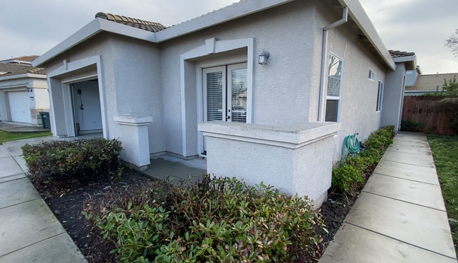 Foto del edificio - Desirable Single-Story Natomas Home