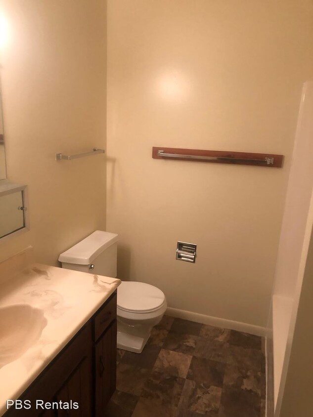 Foto del edificio - 1425 E 15th St