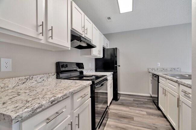 Photo - Newly remodeled 3 Bed 2 Bath Duplex!! Fenced yard! House