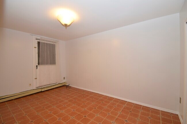 Foto del edificio - Renovated Two Bedroom