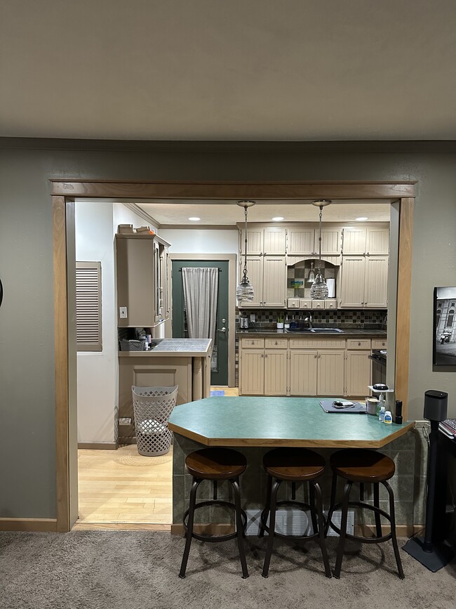 Kitchen/dining - 907 Sheridan St