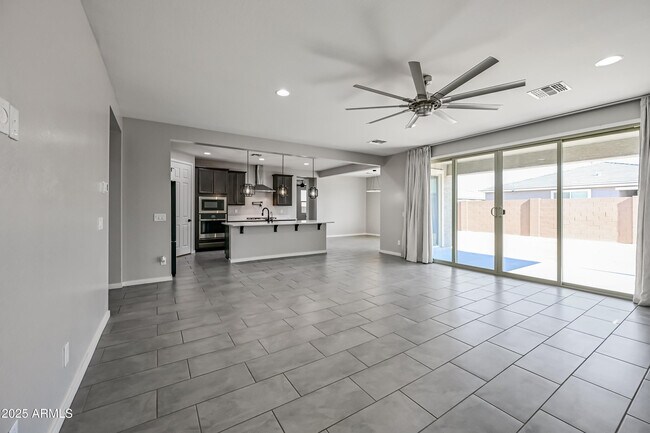 Foto del edificio - 11069 W Hadley St