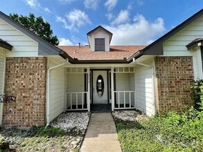 Building Photo - 813 Redcedar Way Dr
