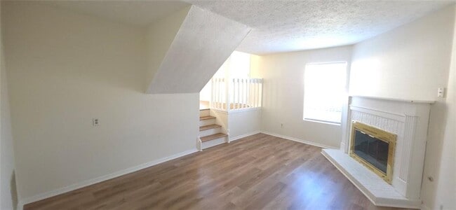 Building Photo - 330 Knoll Ridge Ct