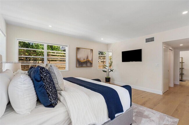 Foto del edificio - 1033 W 47th St