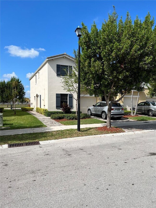 Foto del edificio - 460 NE 194th Terrace
