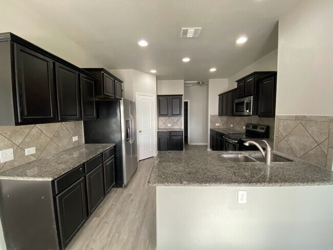 Foto del edificio - 228 Avalanche Ave