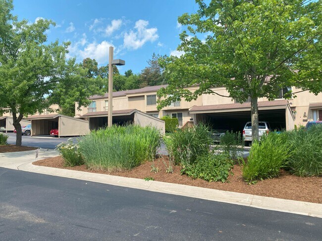Foto del edificio - 1462 Oakbrook E Dr