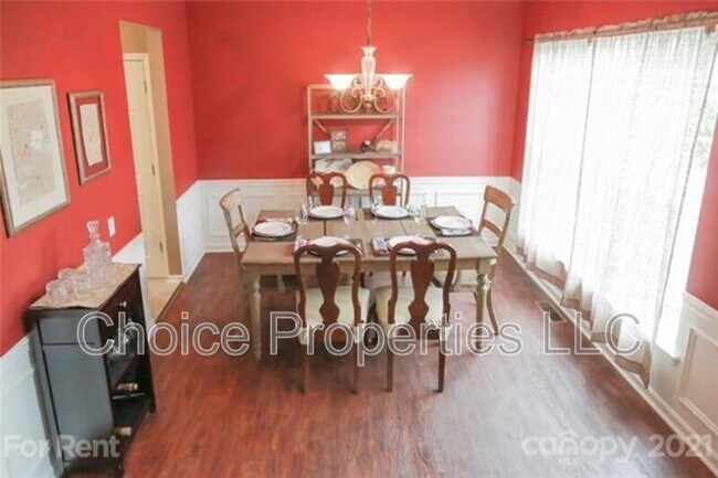 Foto del edificio - 9148 Hillston Ridge Rd