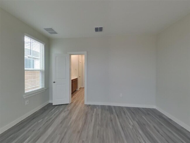 Building Photo - 1605 Mexican Heather Dr