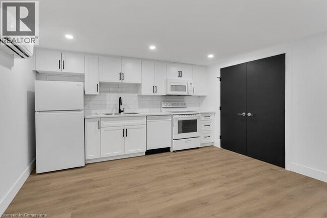 Building Photo - 34 Windermere Crescent