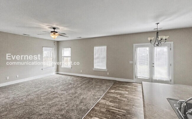 Building Photo - 4 Bed, 2.5 Bath Home with Garage / Pet-Friendly / Available Now!