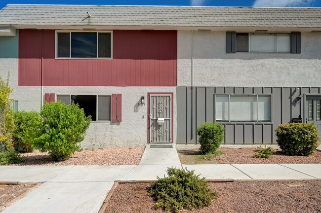Building Photo - 571 Greenbriar Townhouse Way