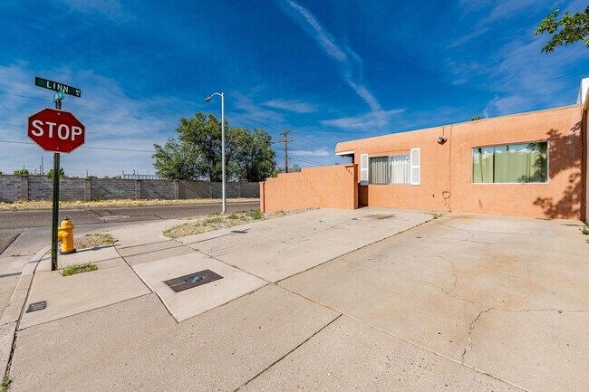 Building Photo - 201 Burma Dr NE