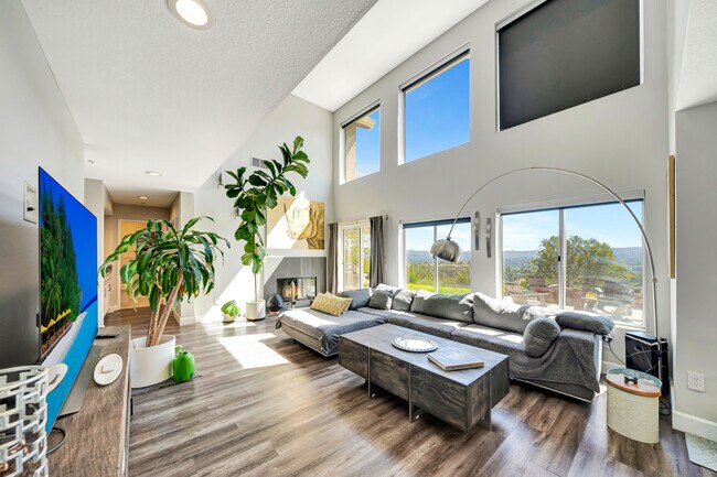 Foto del edificio - 24574 Overland Dr