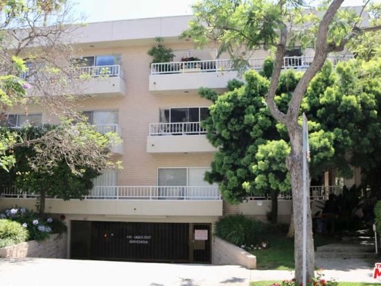 Primary Photo - 440 N Oakhurst Dr