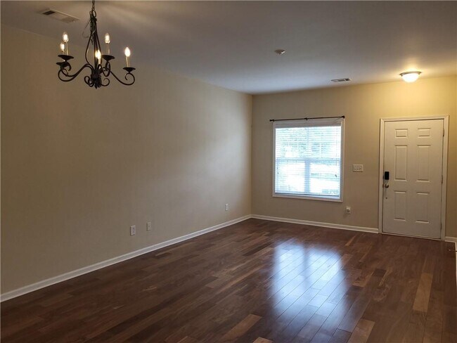 Foto del edificio - 3162 Cedar Glade Ln NE