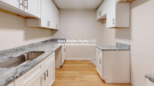 Building Photo - 19 Central St