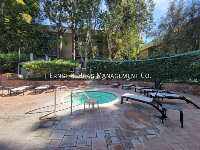 Foto del edificio - 576 N Bellflower Blvd