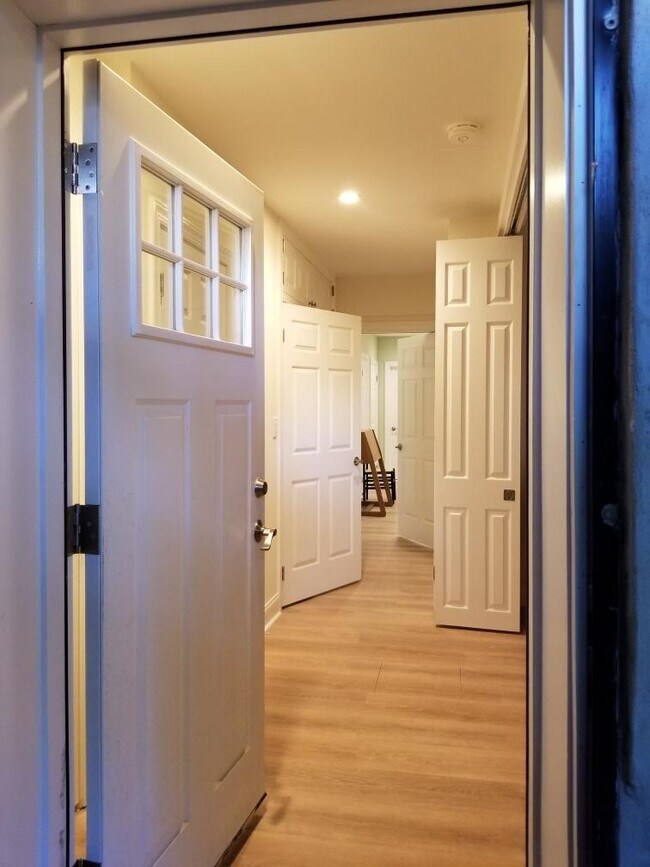 Entrada de la puerta principal - 1632 5th St NW