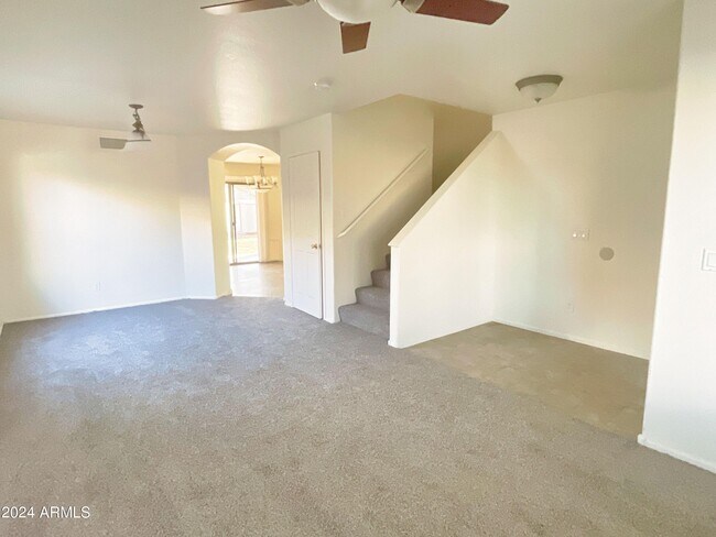Building Photo - 715 E Beargrass Pl