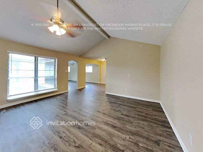 Building Photo - 1824 Meadow Creek Dr