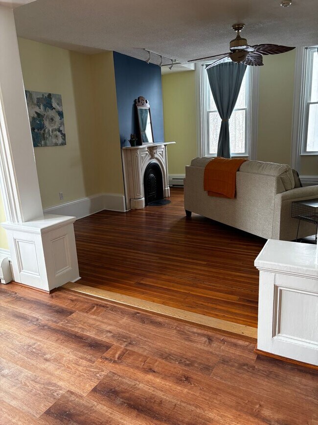 Foto del edificio - Centrally located 1 bedroom unit, flexible rental terms, partially furnished