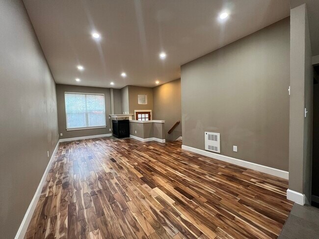 Building Photo - 7051 Delridge Way