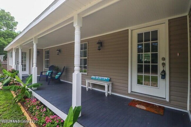 Building Photo - 912 Maple St