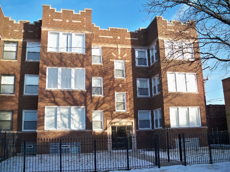 7445 S Paxton Ave Unit 2nd Floor, Chicago, IL 60649 Apartment for