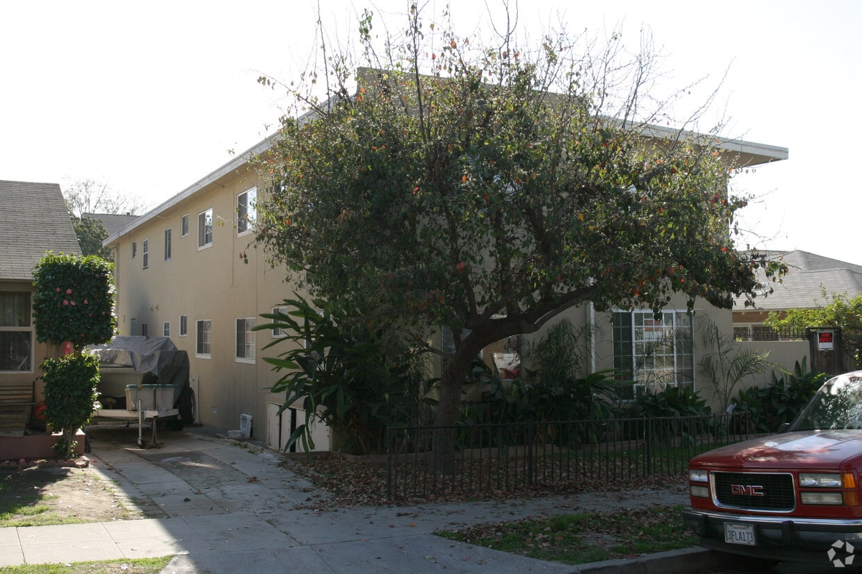 Foto del edificio - 2922 E 15th St