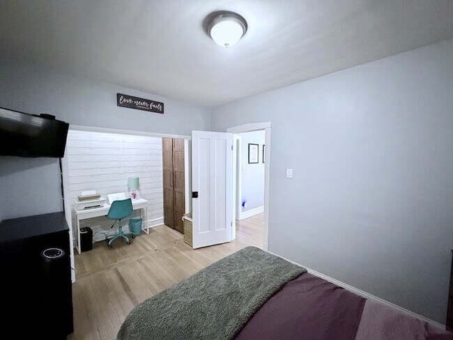 Foto del edificio - 6302 W Holbrook St