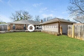 Building Photo - 1615 St James Dr