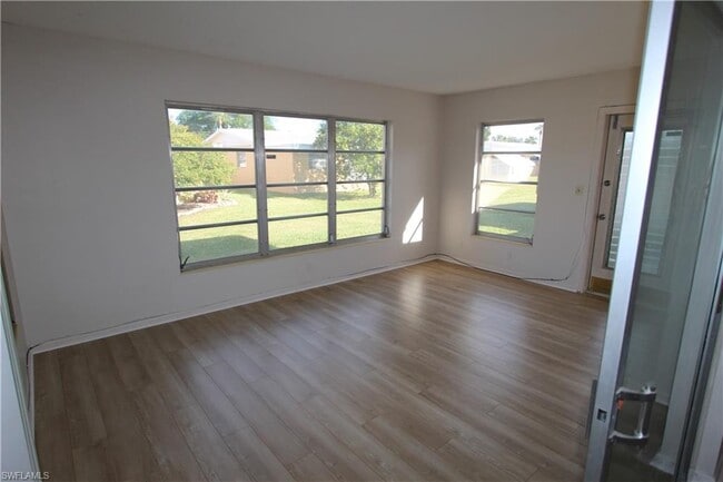 Building Photo - 2213 Gladiola Dr