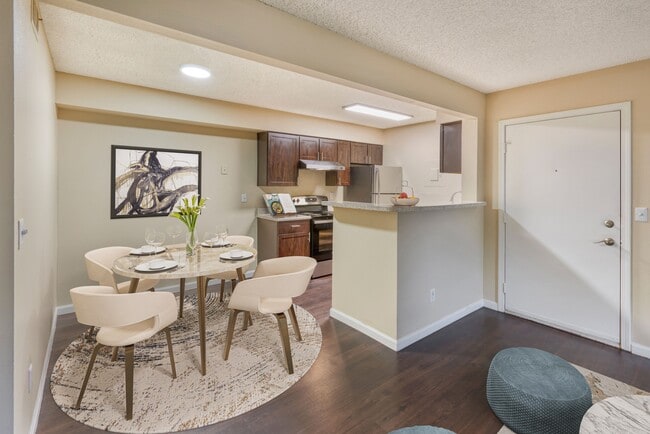 Building Photo - Greentree Village