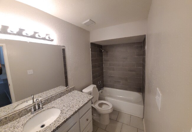 Foto del edificio - 730 Memorial Mews St