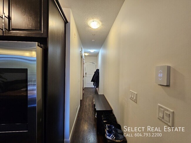 Photo du bâtiment - 8328-207A 207A St.