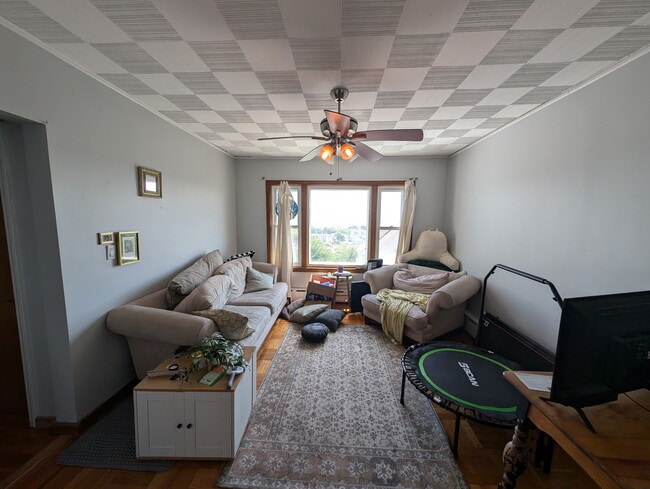 Building Photo - 85 Gladstone St