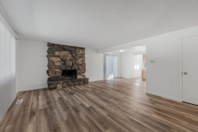 Building Photo - New Remodel 2 bed 1 bath (partial finished...