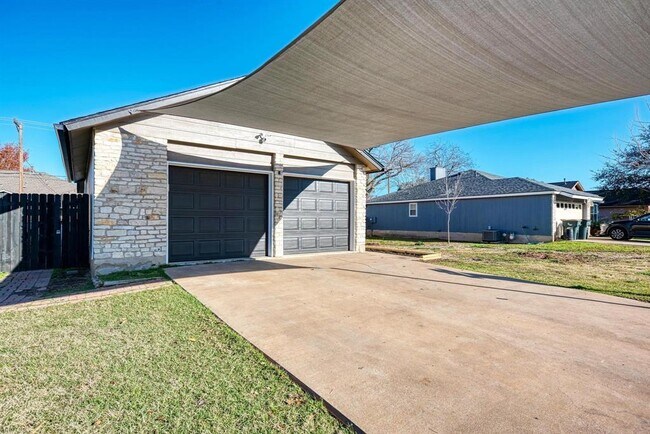 Building Photo - 3310 Monument Dr