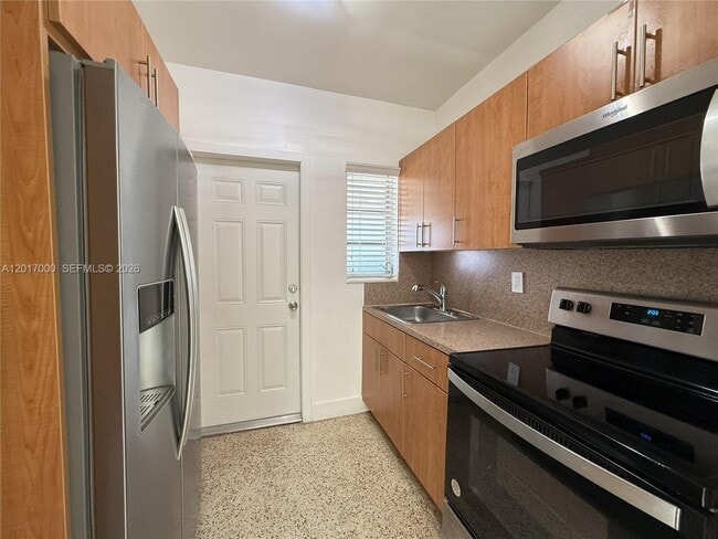 Building Photo - 155 SW 71st Ave