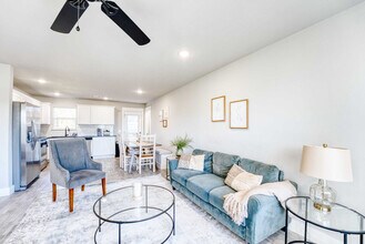 Building Photo - 214 NW L St