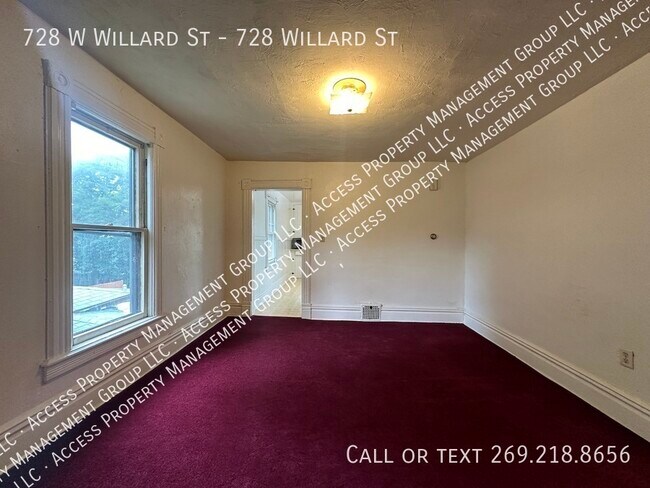 Building Photo - Large 2 bedroom unit available immediately...