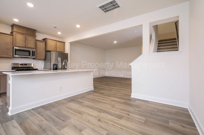 Building Photo - 22 Anastasia St