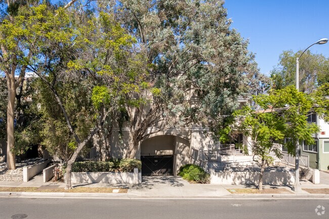 Building Photo - 317 E Del Mar Blvd