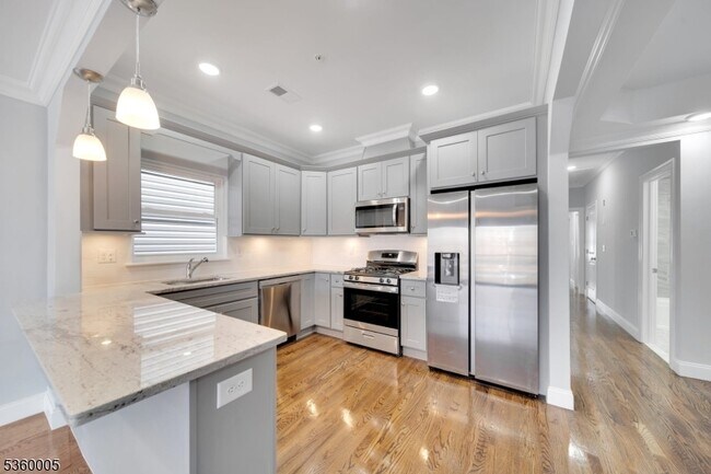 Building Photo - 267 S 10th St