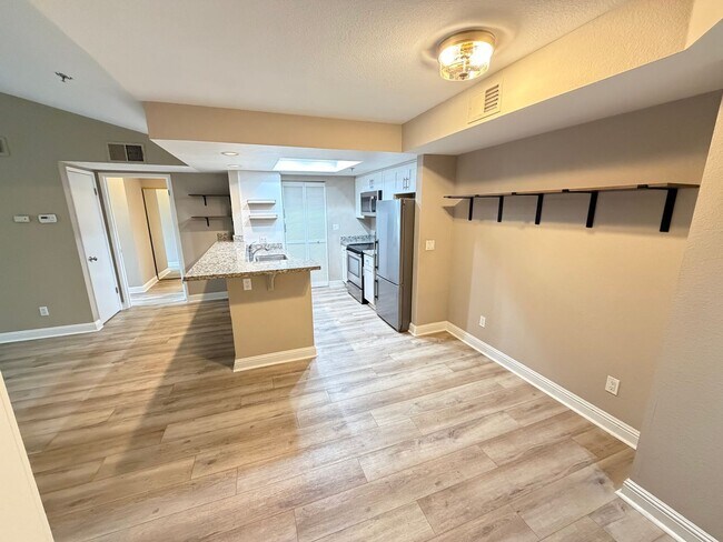 Building Photo - 2 Bed 2 Bath Condo In Walnut Creek W/ Garage