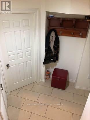 Building Photo - 17 Blue Forest Dr