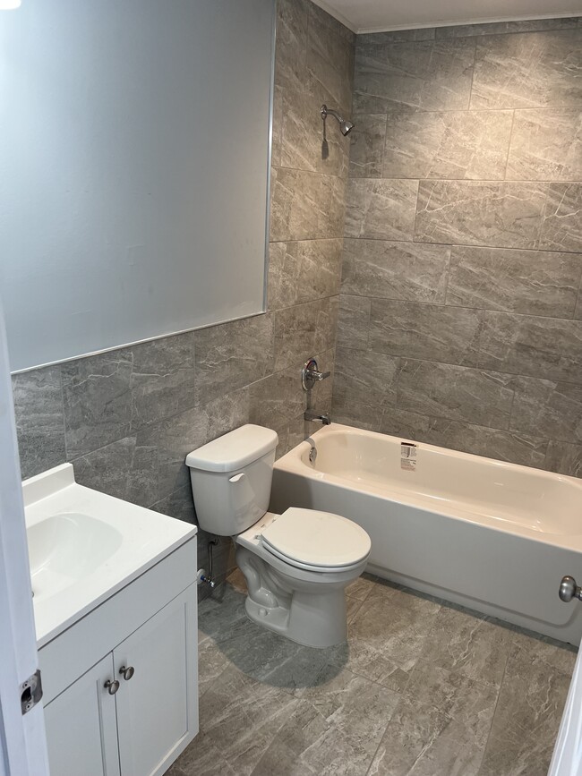 Bathroom - 720 Formwalt St SW