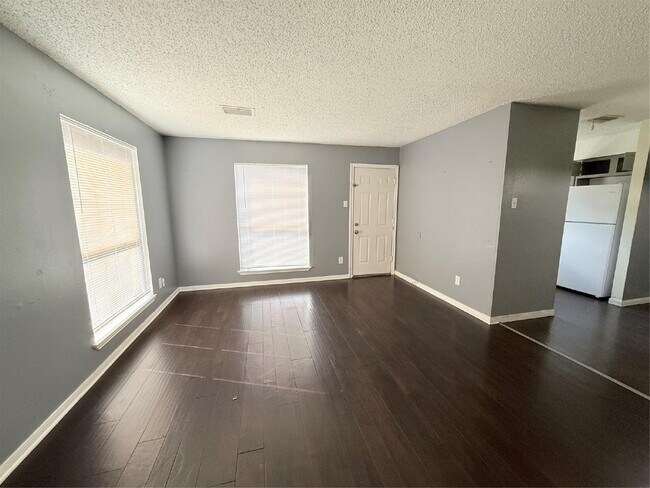 Foto del edificio - 2641 Santa Barbara Dr